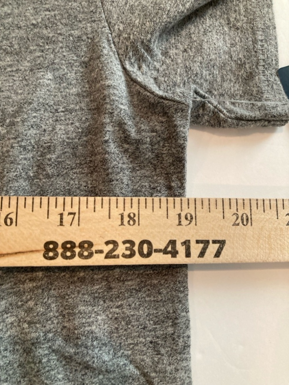 NEW Women’s Lucky Brand Classic V-Neck Short Sleeve T-Shirt Tee Heather Gray - Picture 5 of 6